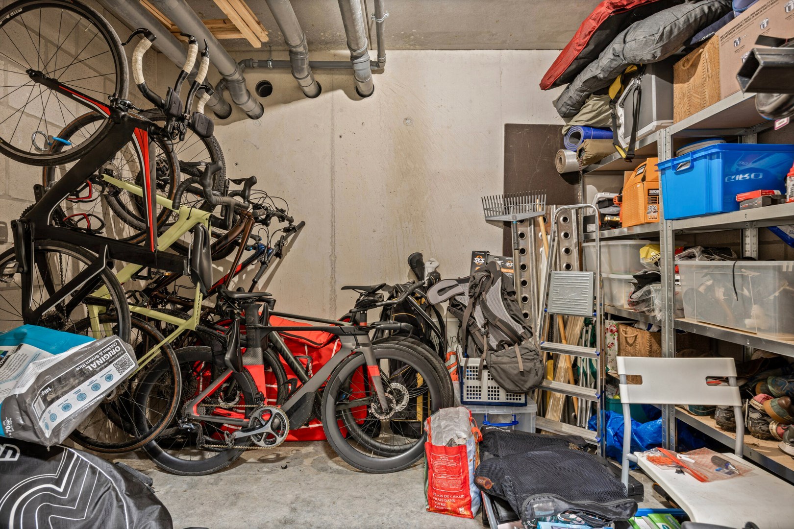Ruim appartement met 2 slaapkamers en tuin + autostaanplaats vlakbij autostrade - EPC 68 kWh/m² 