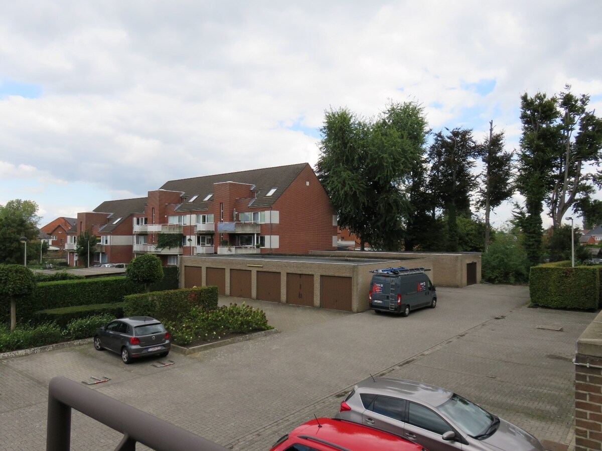 MOOI, RUIM APPARTEMENT MET 2 SLAAPKAMERS GELEGEN IN HET HARTJE VAN KERMT 