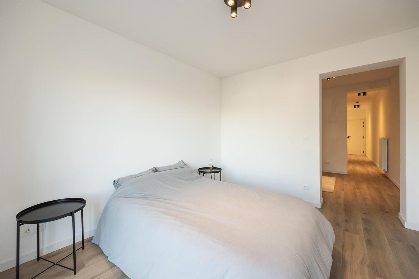 Gerenoveerd appartement met 2 slpk en terras te Mortsel! 