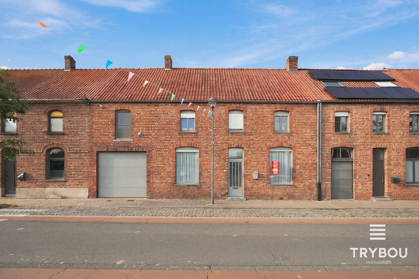 Ruime gezinswoning met 4 slaapkamers, garage en aangename tuin in Merkem! 
