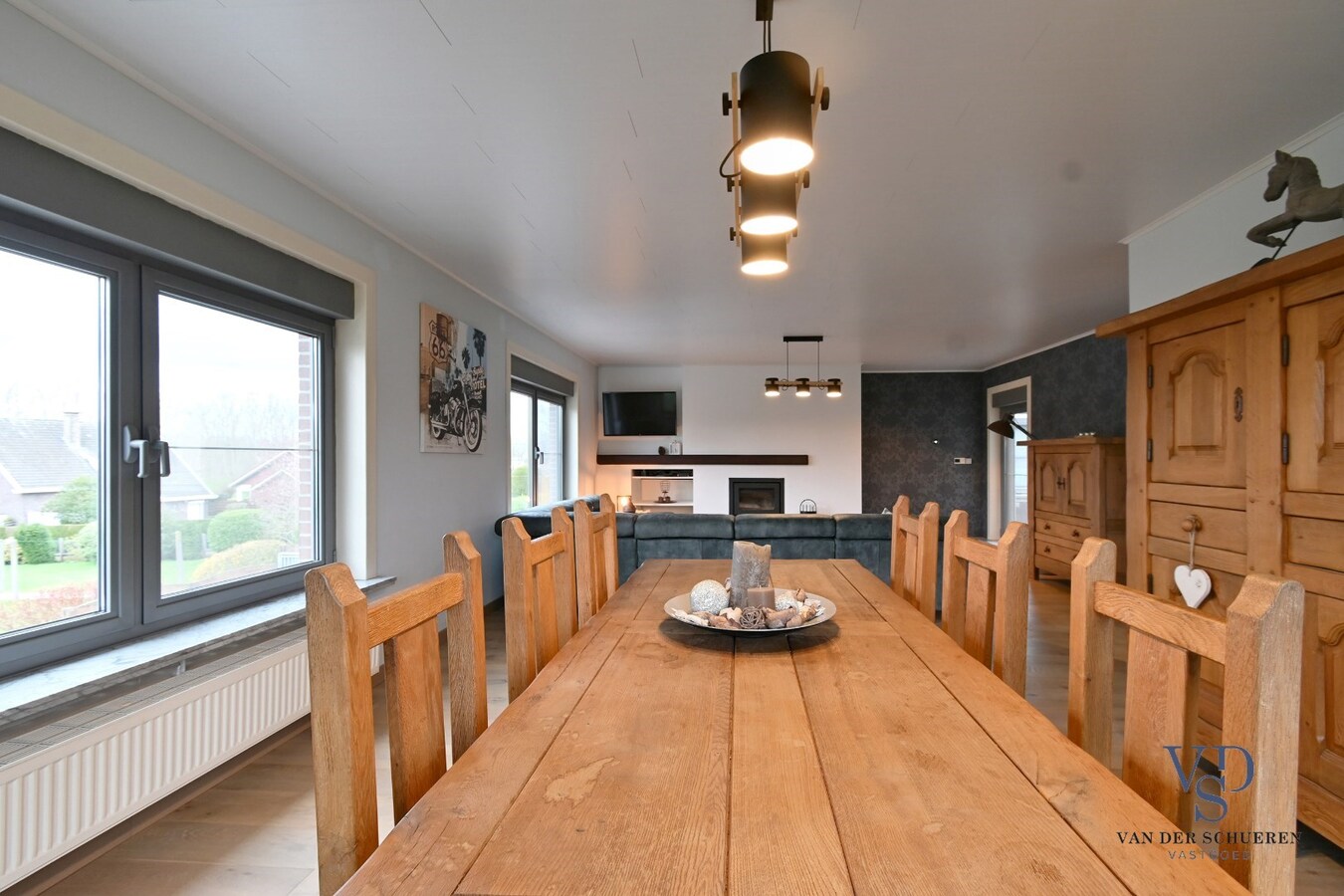 Bijzonder degelijke, instapklare ruime eigendom 