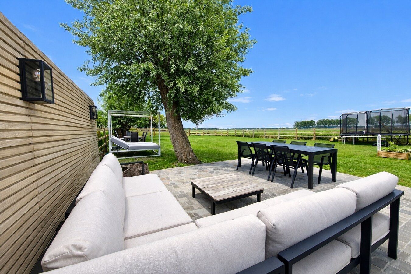 Uiterst charmante halfopen bebouwing met weidse zichten op een perceel van 2012m² 