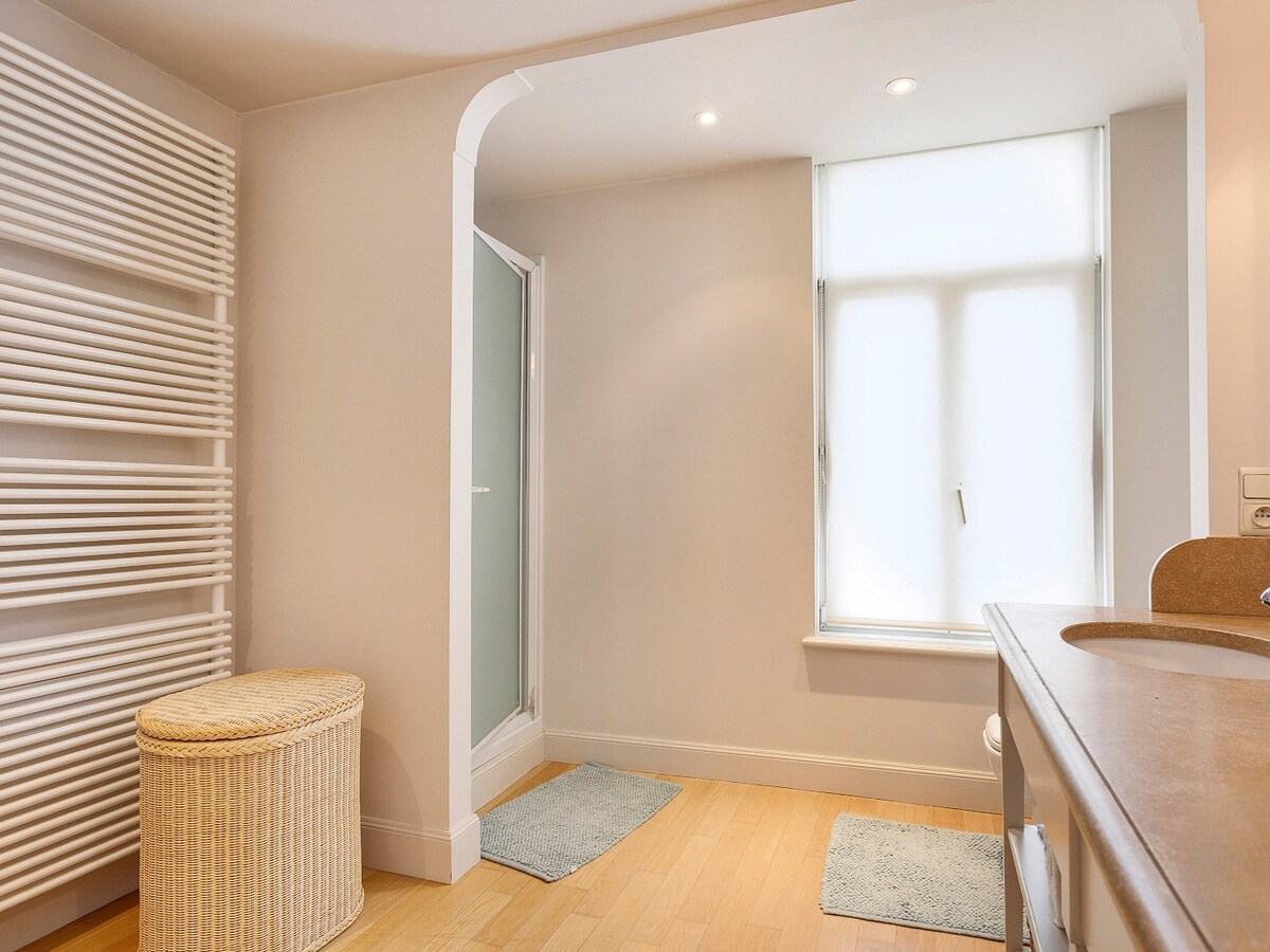 Charmant handelspand met woonst op de markt in Kruishoutem 