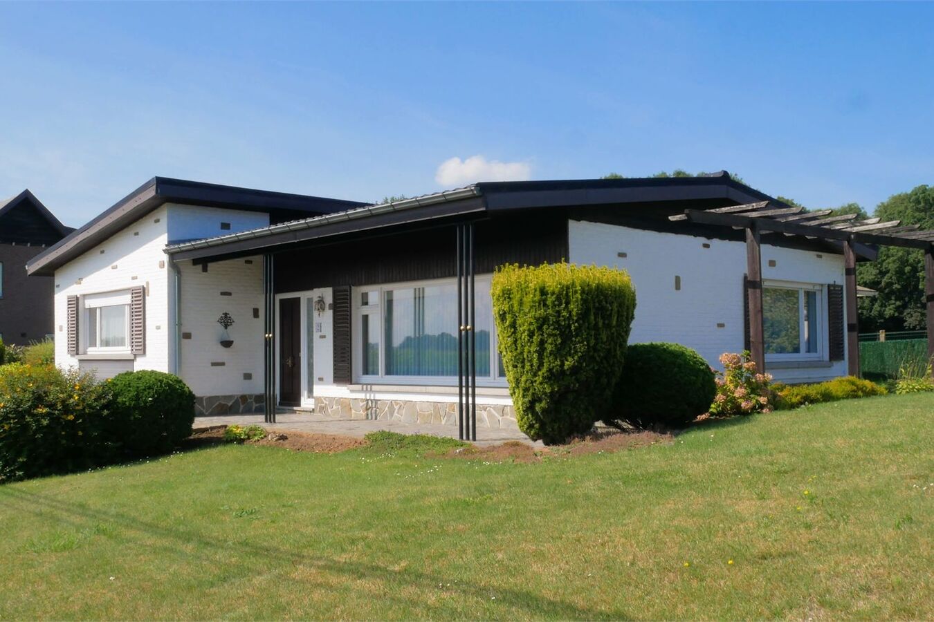 Semi-bungalow op royaal perceel van 1779 m² 