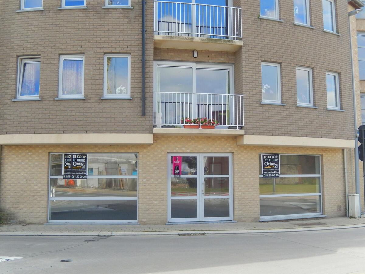 Goed gezien handelspand op commerciële ligging! 