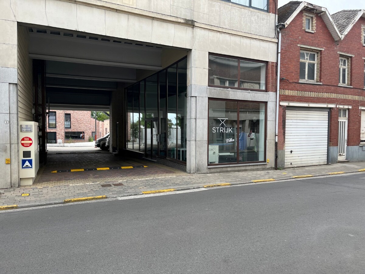 Uitstekend gelegen parkeerplaats in centrum Gavere 