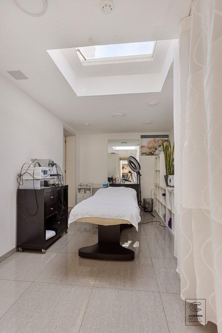 Prachtige handelsruimte met een bruikbare oppervlakte van 355 m² op een SCHITTERENDE locatie te Berchem 