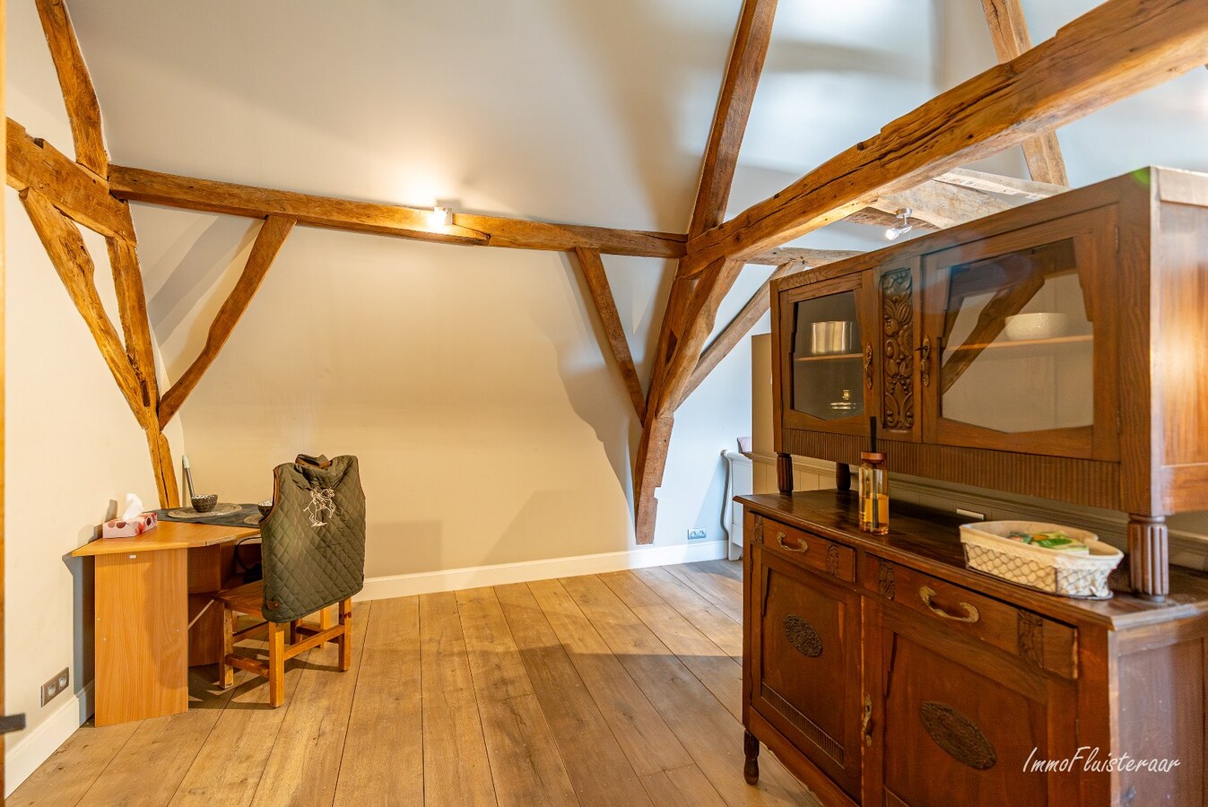 Uitzonderlijke woning met paardenaccommodatie, binnen- en buitenpiste op ca. 9,4 ha te Haacht 