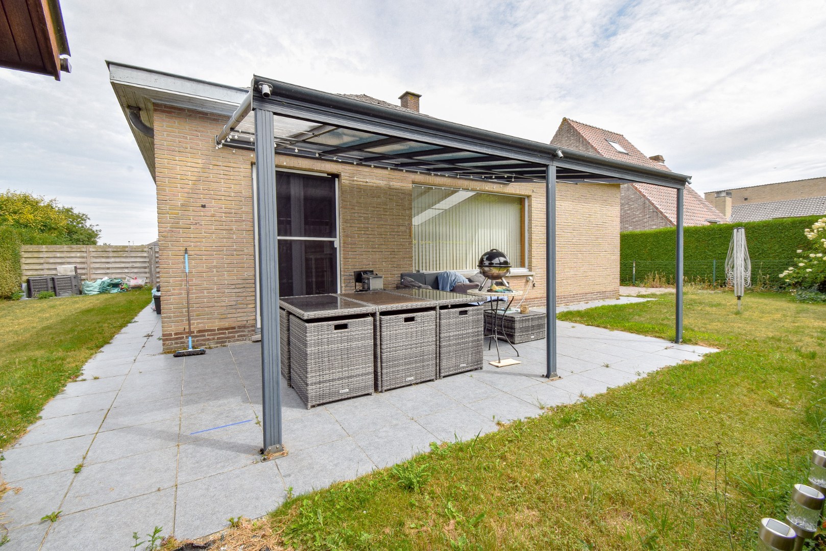 Ruime gezinswoning met grote tuin en 4 slaapkamers in  rustige woonwijk te Gistel 