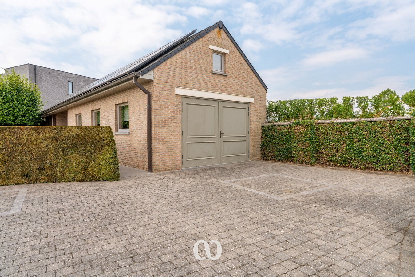 Prachtig onderhouden villa op meer dan 2.000 m² in Kaster 