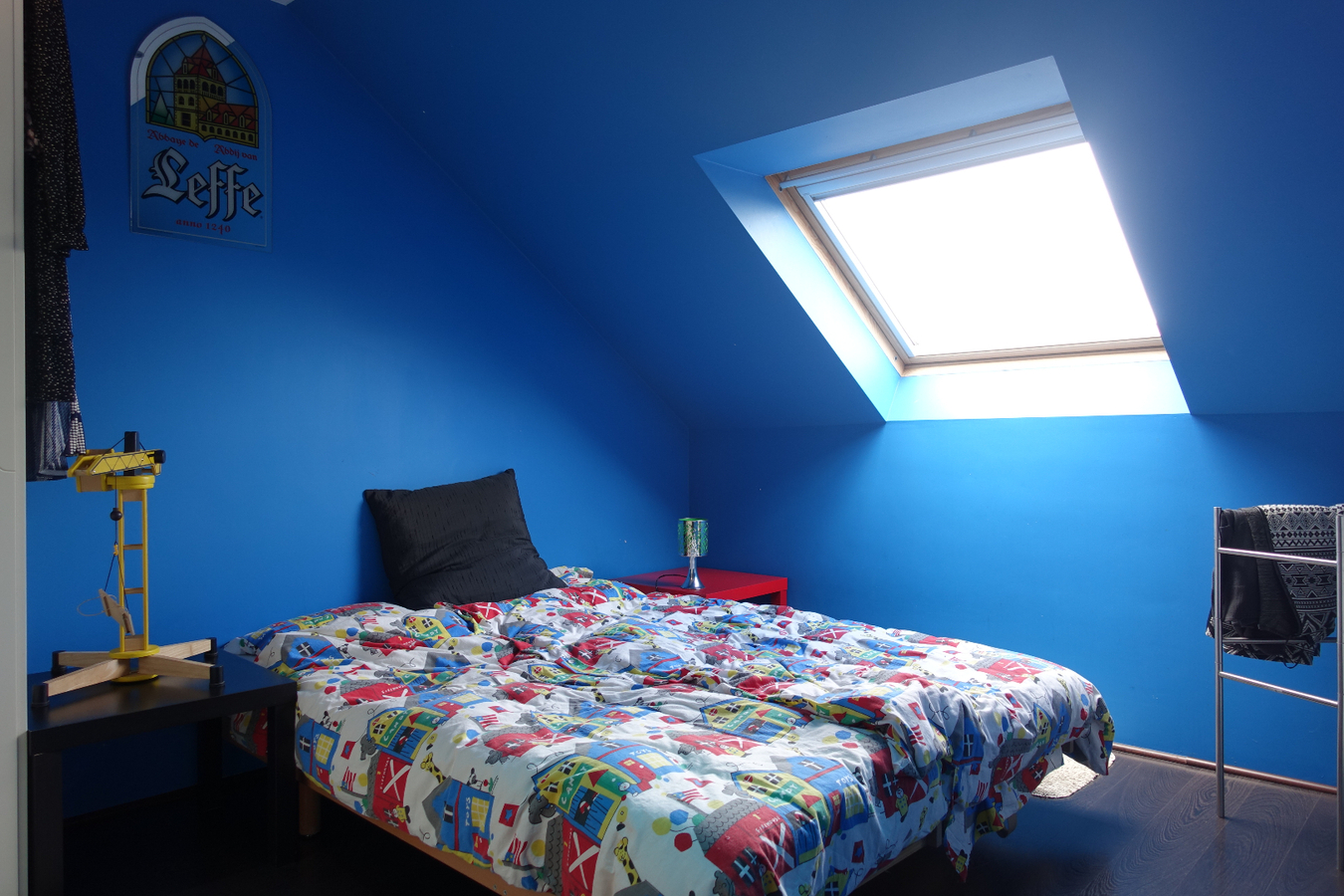 Instapklare hoekwoning met zonnige tuin 