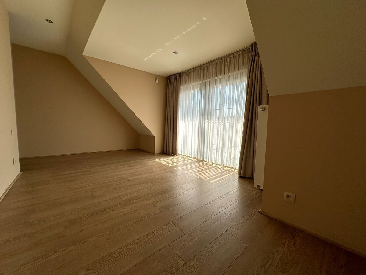 Prachtig, ruim duplex-appartement 115 m² met ruim terras in centrum Sint-Antonius 