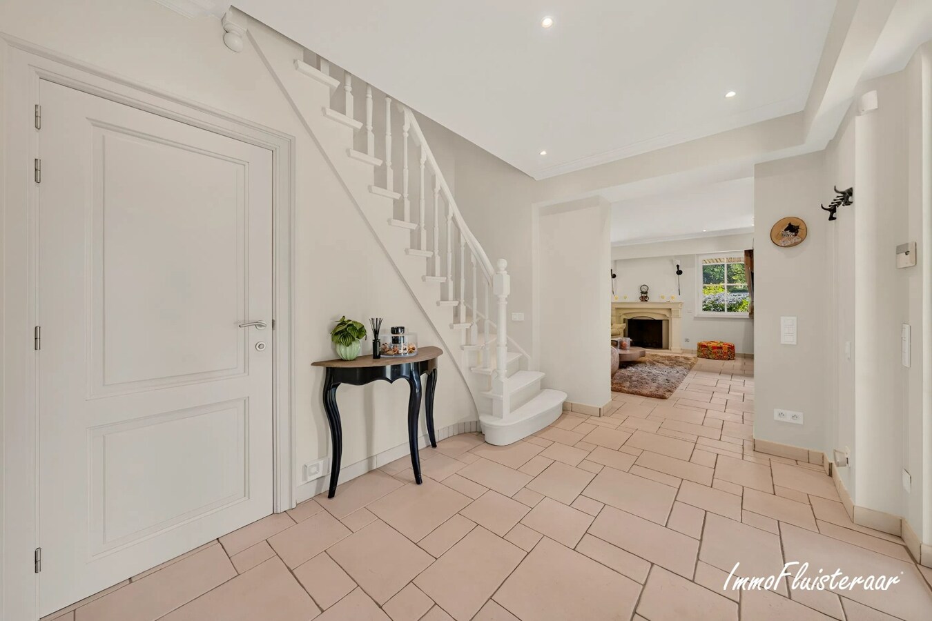 Exclusief eigendom met twee volwaardige, zelfstandige villa-woningen, een conciërgeverblijf en luxueuze paardenfaciliteiten op ruim 2 ha te Brasschaat 