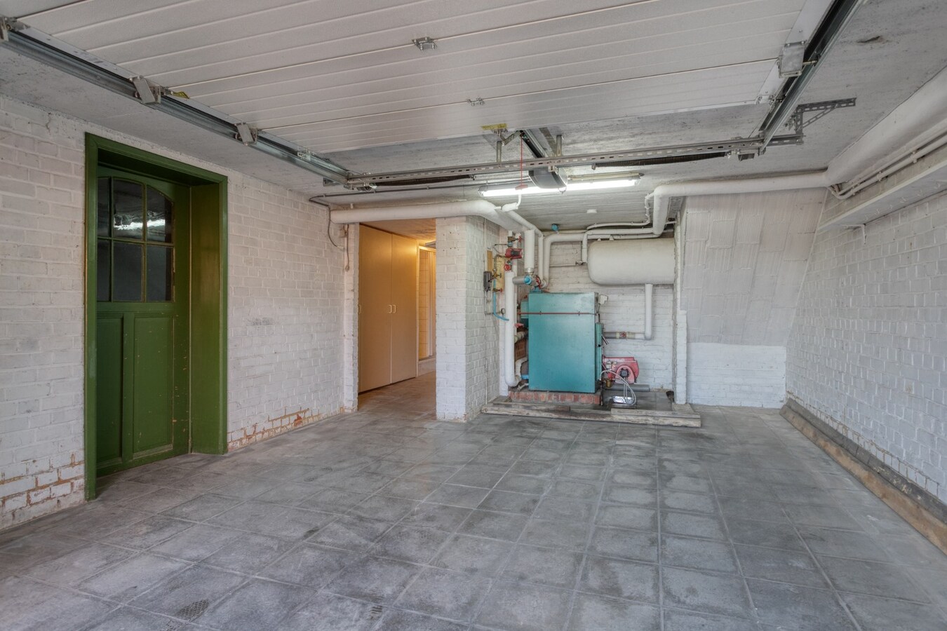 Ruime woning met 4 slaapkamers, veranda en volledig onderkelderd perceel (615 m²) 