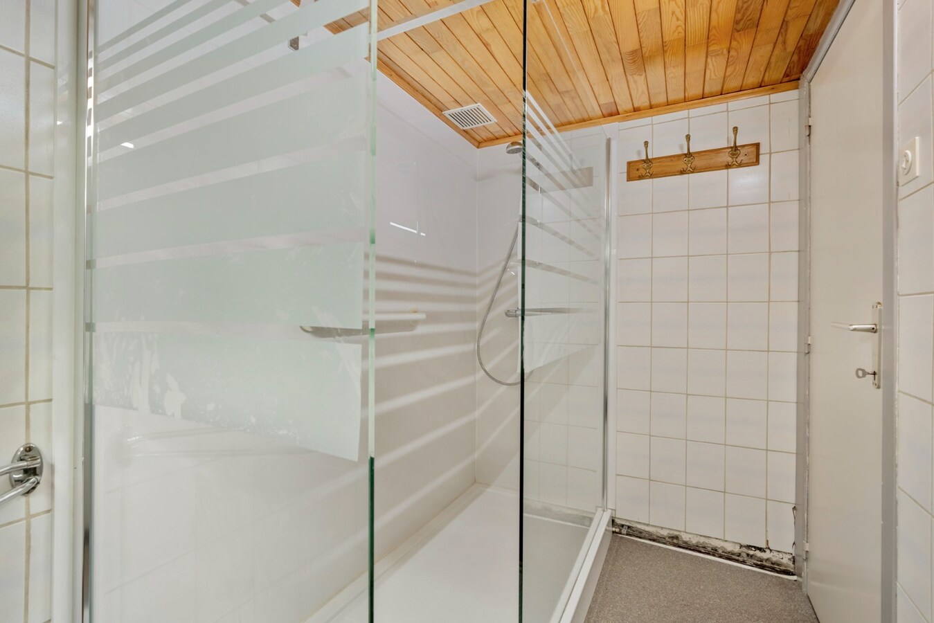 Te renoveren woning met 3 slaapkamers en grote tuin. 