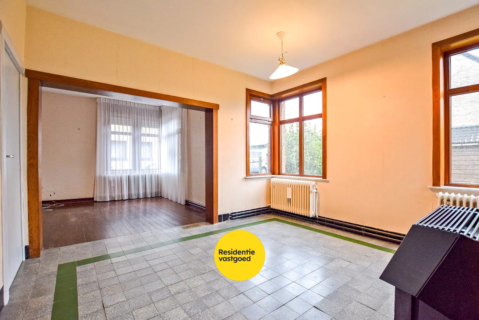Te renoveren alleenstaande woning met 3 slaapkamers. 