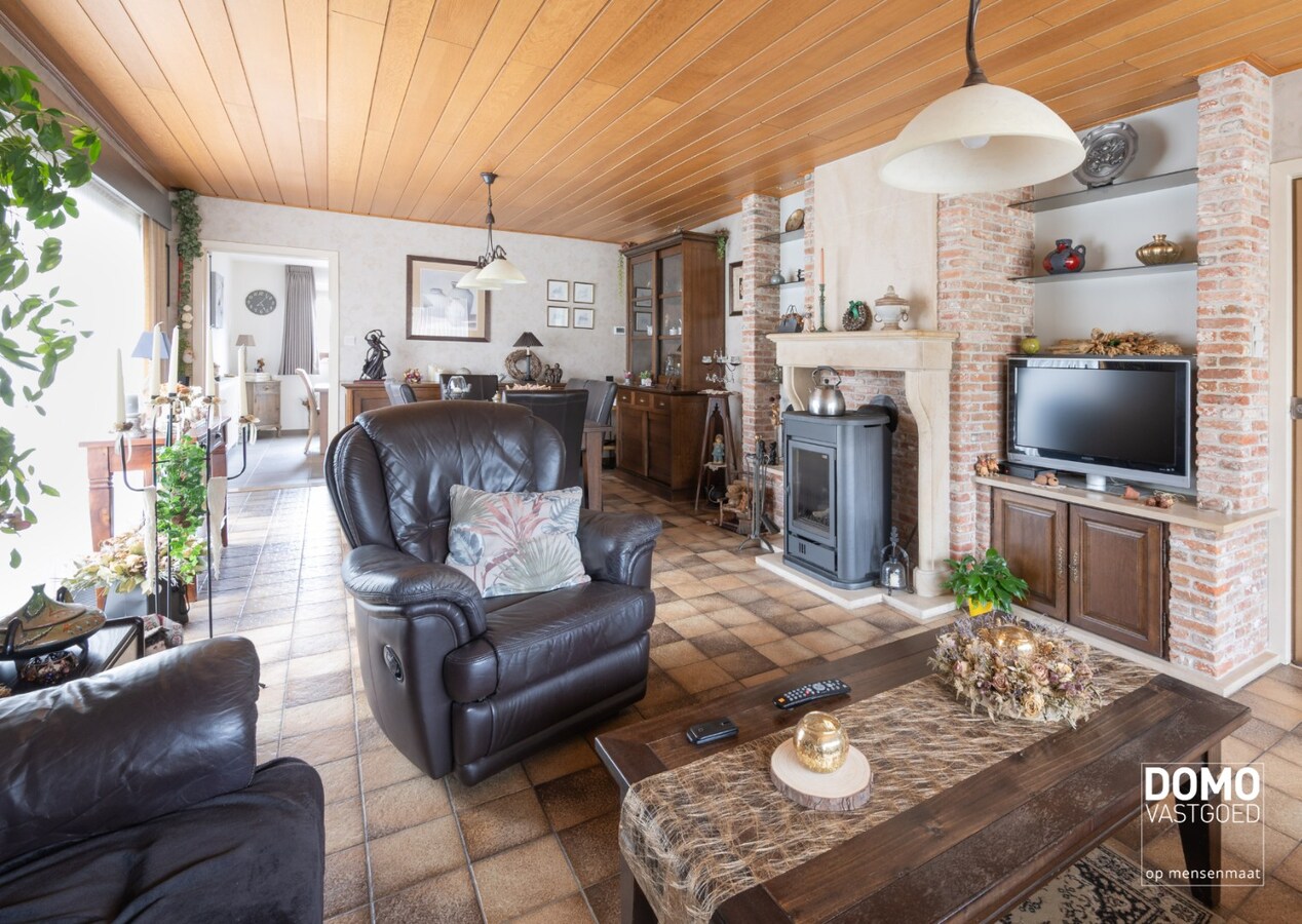 DEELS GERENOVEERDE WONING MET 3 SLAAPKAMERS, GARAGE EN RUIME TUIN TE KOOP IN KERMT 