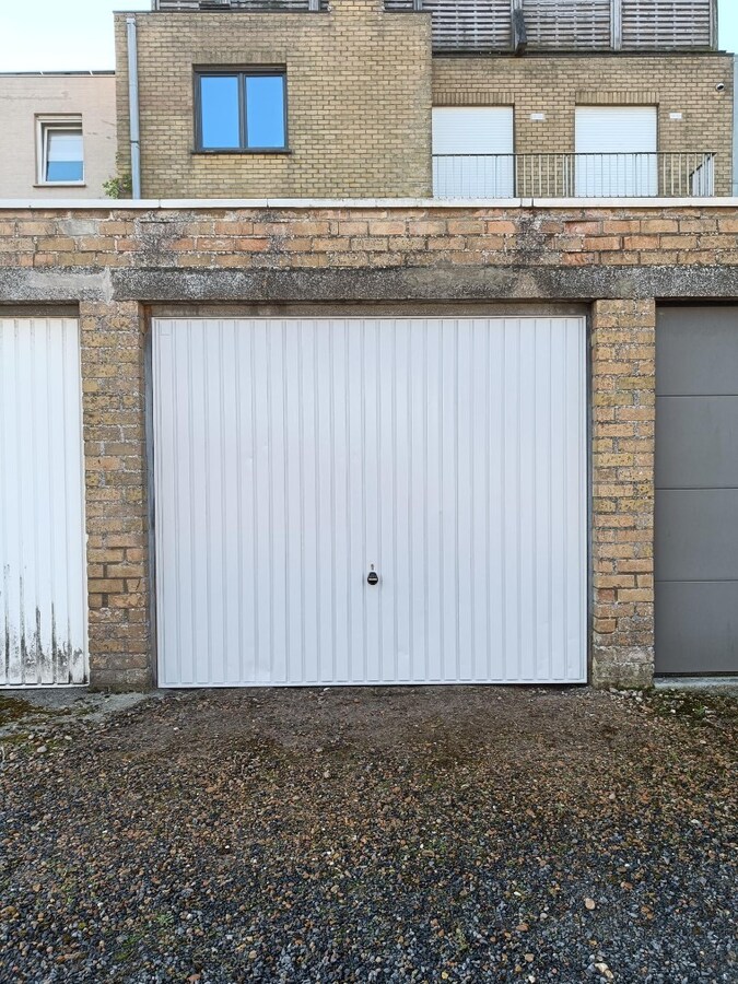 Garagebox vlakbij het centrum van Heist 