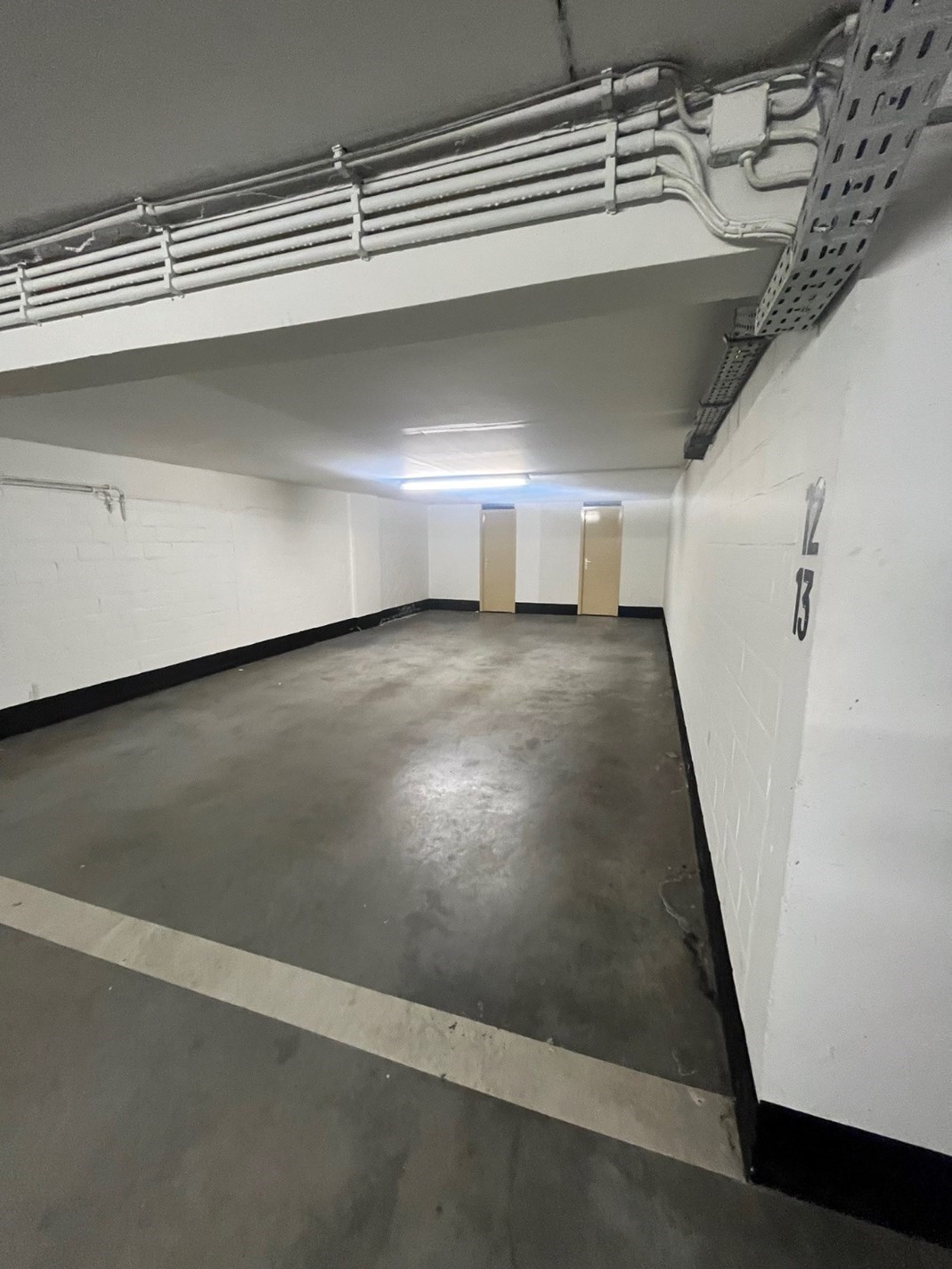 Mogelijkheid tot aankoop van een dubbele auto-staanplaats op wandelafstand van de Zeedijk-Albertstrand. 