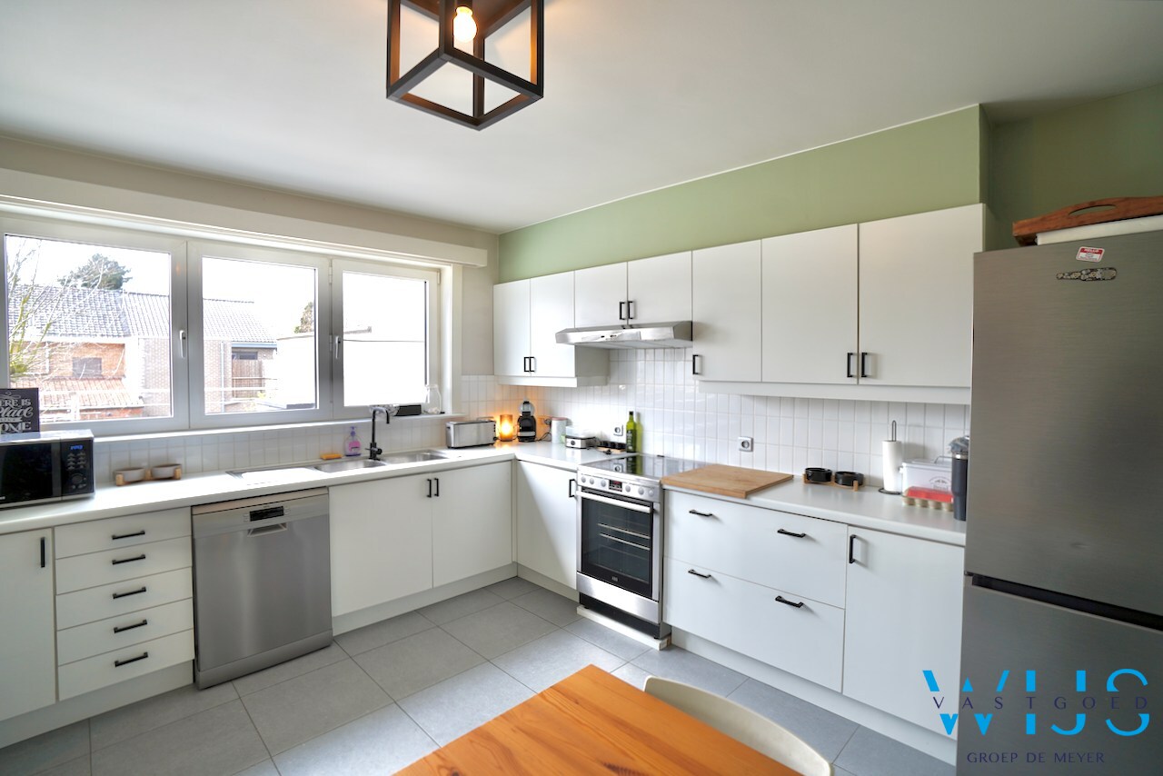 Instapklaar en verrassend ruim appartement op toplocatie in het centrum van Ertvelde! 