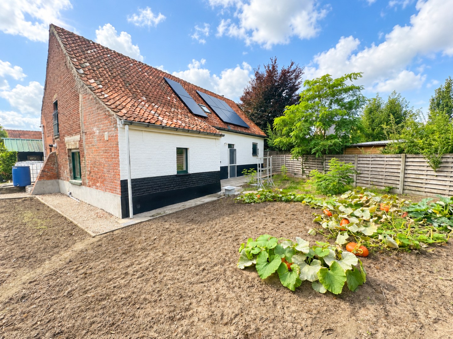 Gezellige gerenoveerde woning met 3 slpk, carport en tuintje, rustige ligging te Torhout 