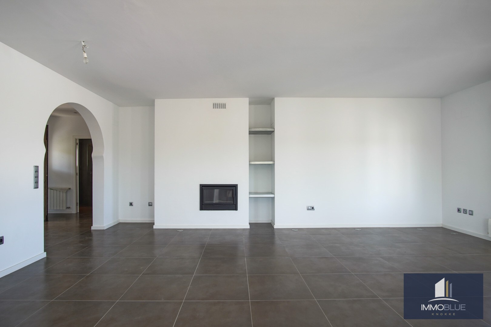 Charmante villa met aangekoppeld bijgebouw met een open uitzicht op de zee. 