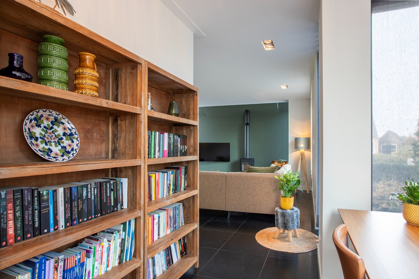 Unieke, onder architectuur gebouwde villawoning met luxe afwerking en prachtig uitzicht op het buitengebied. 