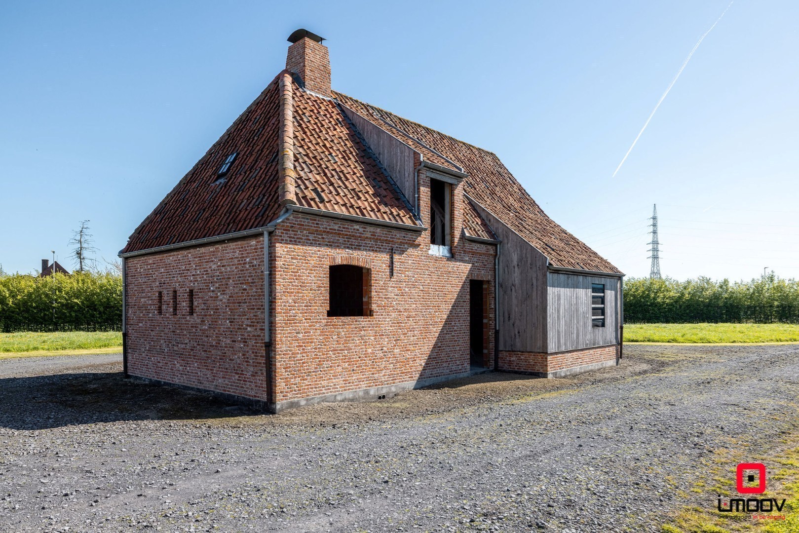 Landelijk gelegen ruwbouwhoeve met bijgebouwen op uitzonderlijk perceel van ca. 9.331 m² 