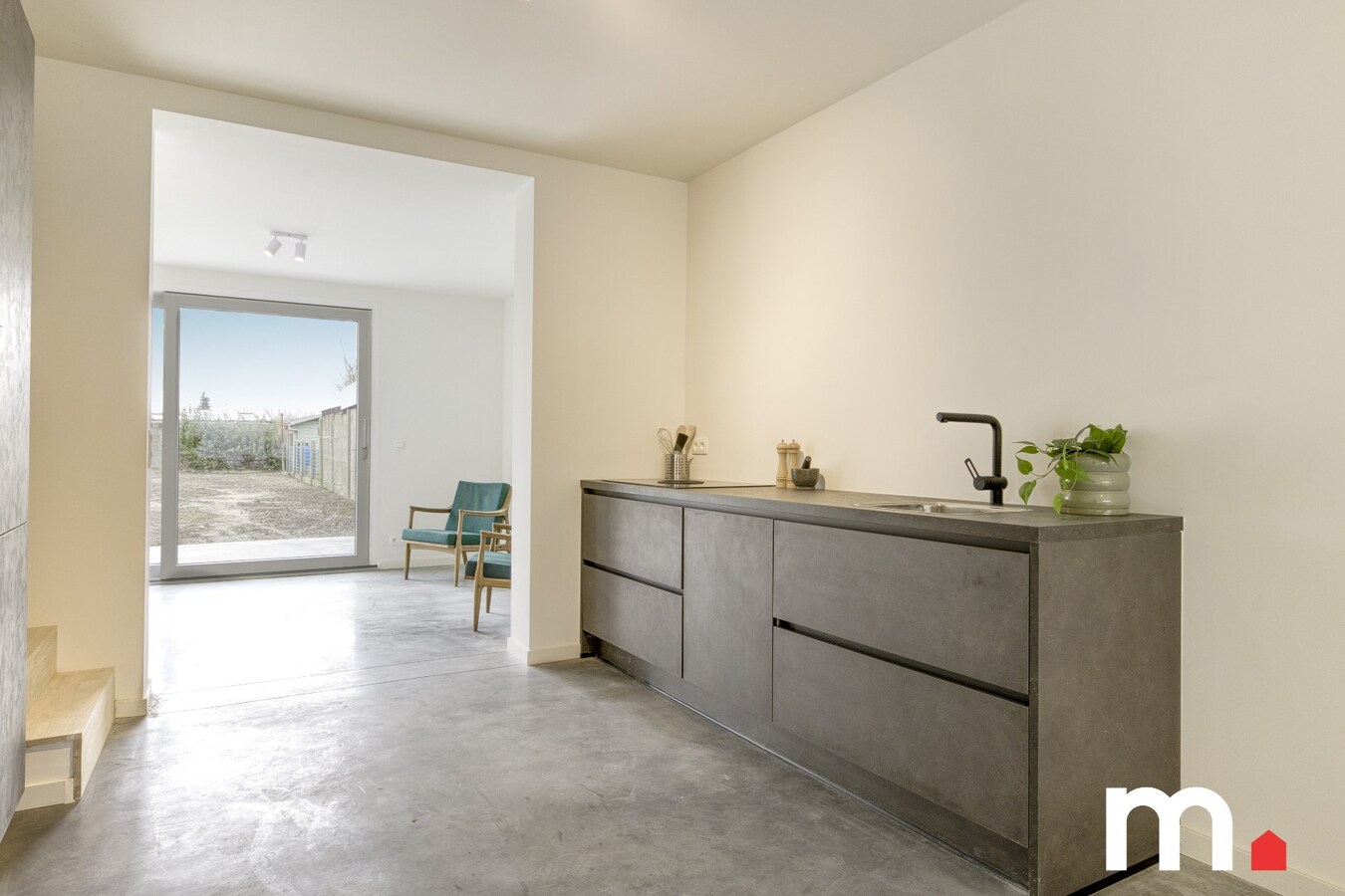 Totaal gerenoveerde woning met grote tuin en 3 slaapkamers te Heule ! EPC A ! 