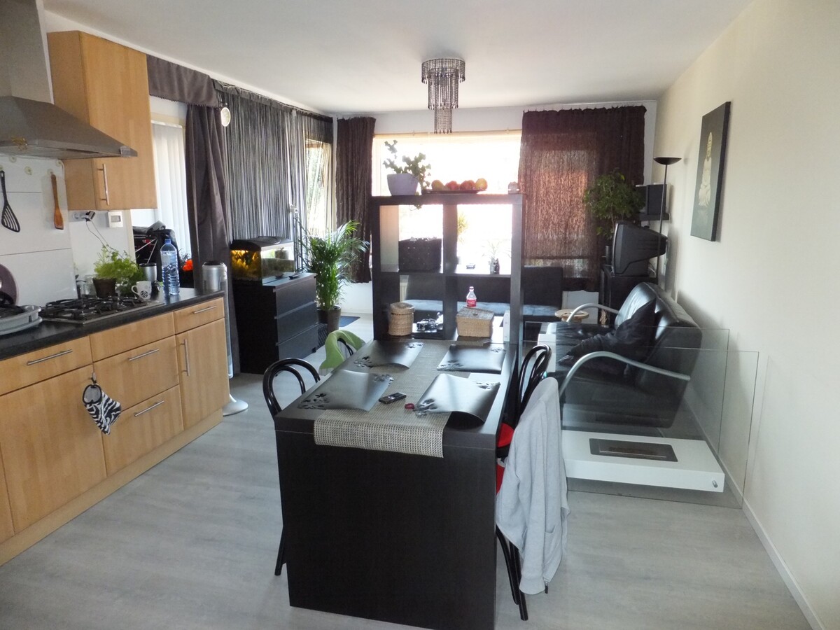 Gelegen in een kleinschalig appartementencomplex in de wijk Heikant leuk appartement op de tweede verdieping. 