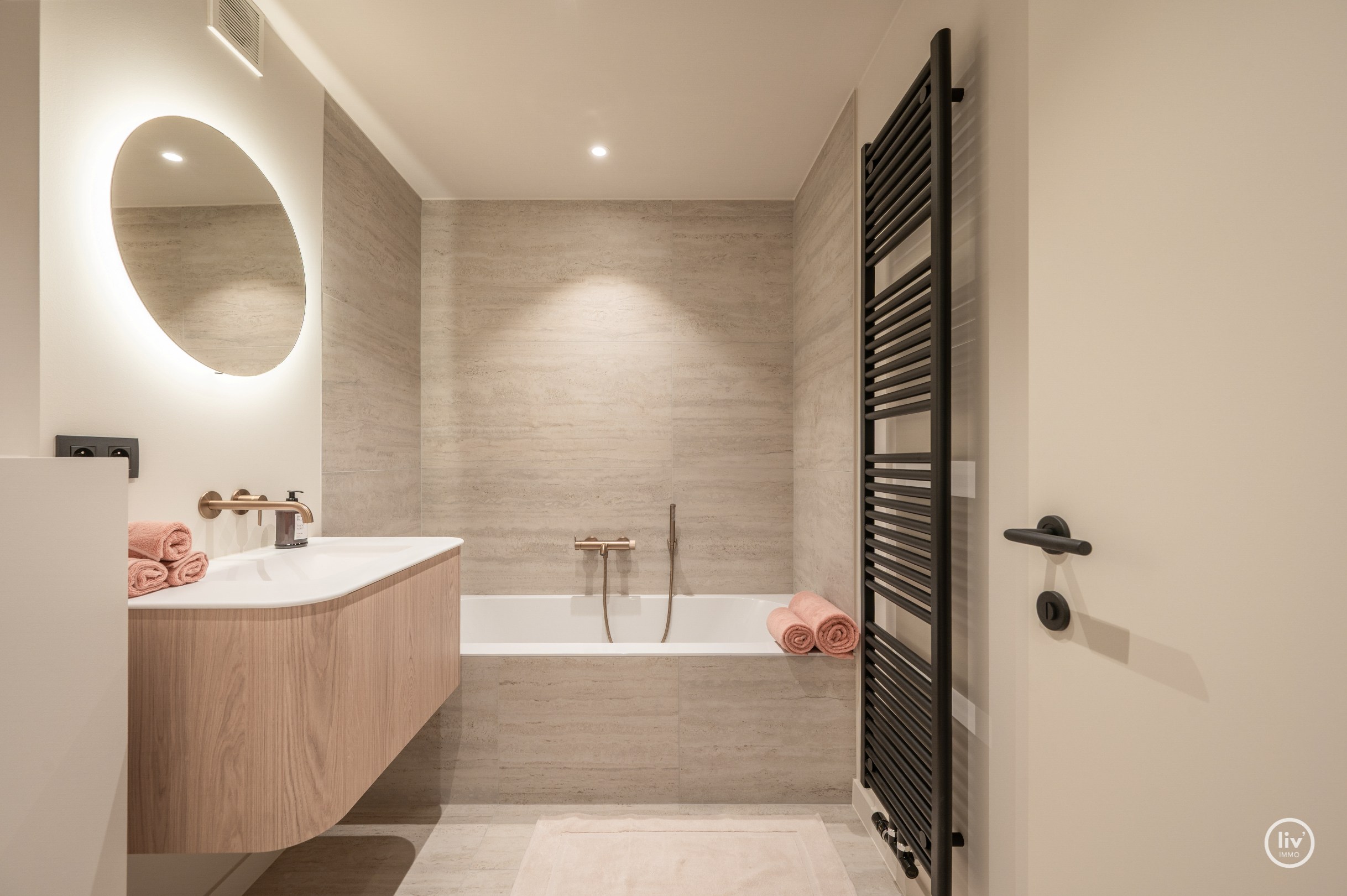 Bel appartement rénové de 3 chambres dans un emplacement de premier choix dans la rue Mosselman à Knokke. 