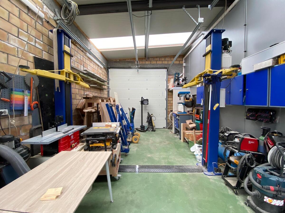 Alleenstaande woning met opslagruimte te Koekelare 