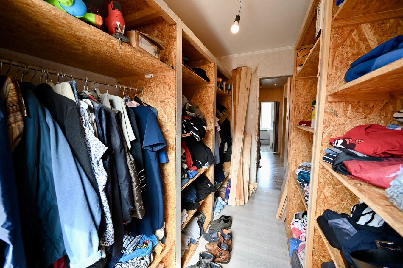 RUIME GEZINSWONING MET STADSTUINTJE NABIJ SPUIKOM 