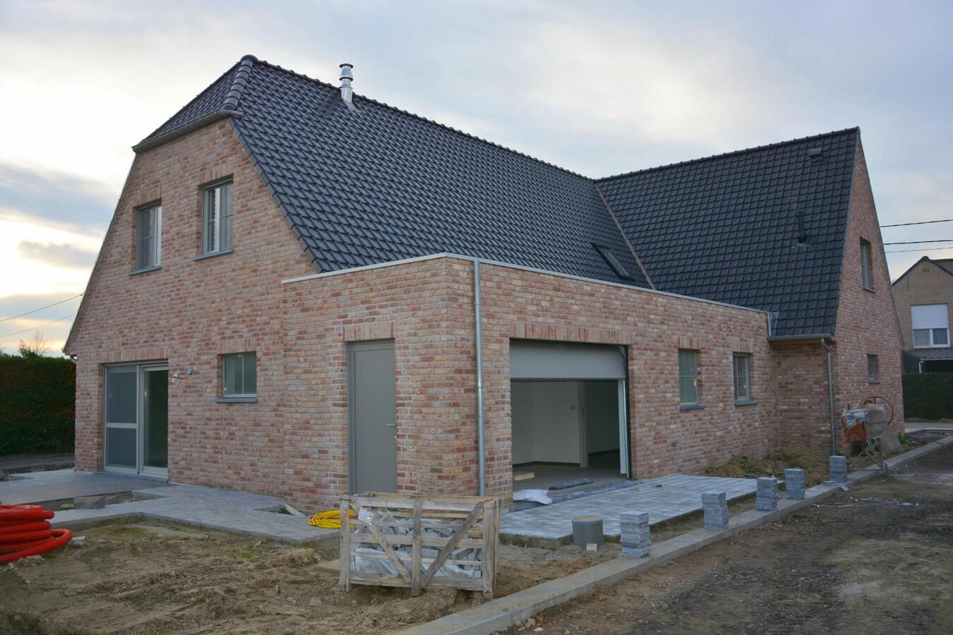 Uniek moderne nieuwbouwvilla met 4 slaapkamers 