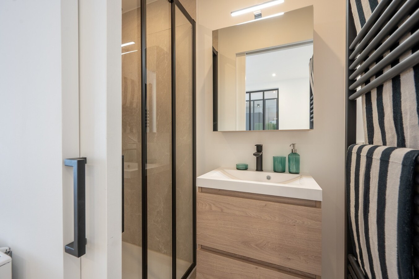 Recent gerenoveerd appartement met adembenemend zeezicht aan het Albertstrand. 