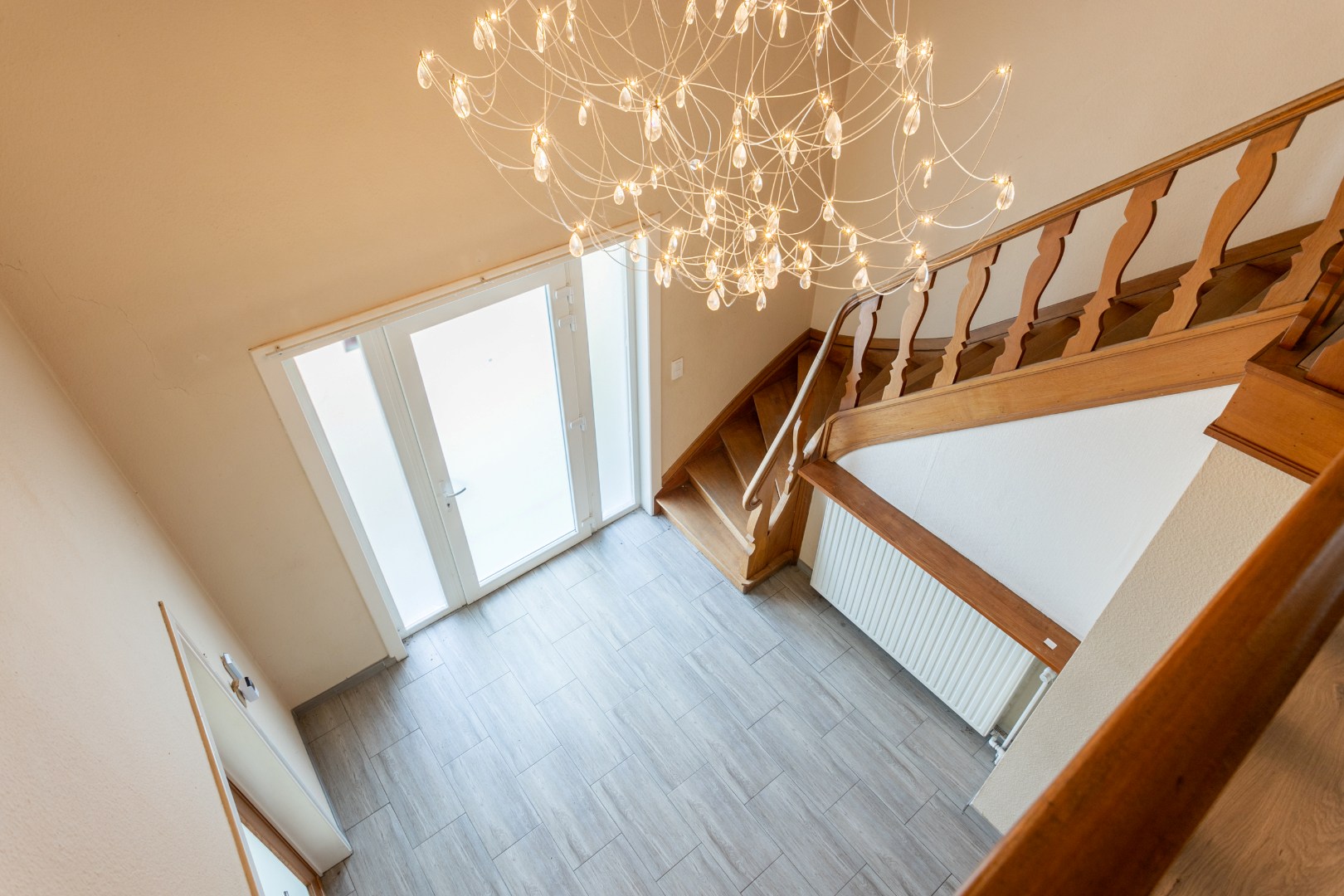 Ruime 4-gevelwoning met 4 slaapkamers, bureau, garage en tuin op 626 m² met bouwpotentieel in Halle 