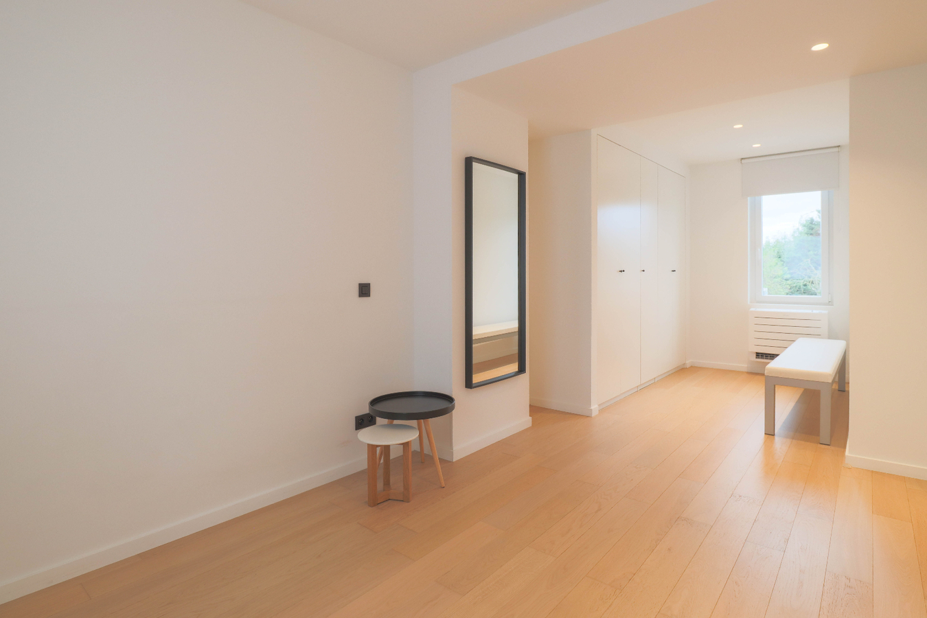 Volledig gerenoveerde en instapklare woning met 3 slaapkamers en tuin te Kortrijk! Doorniksewijk ! 