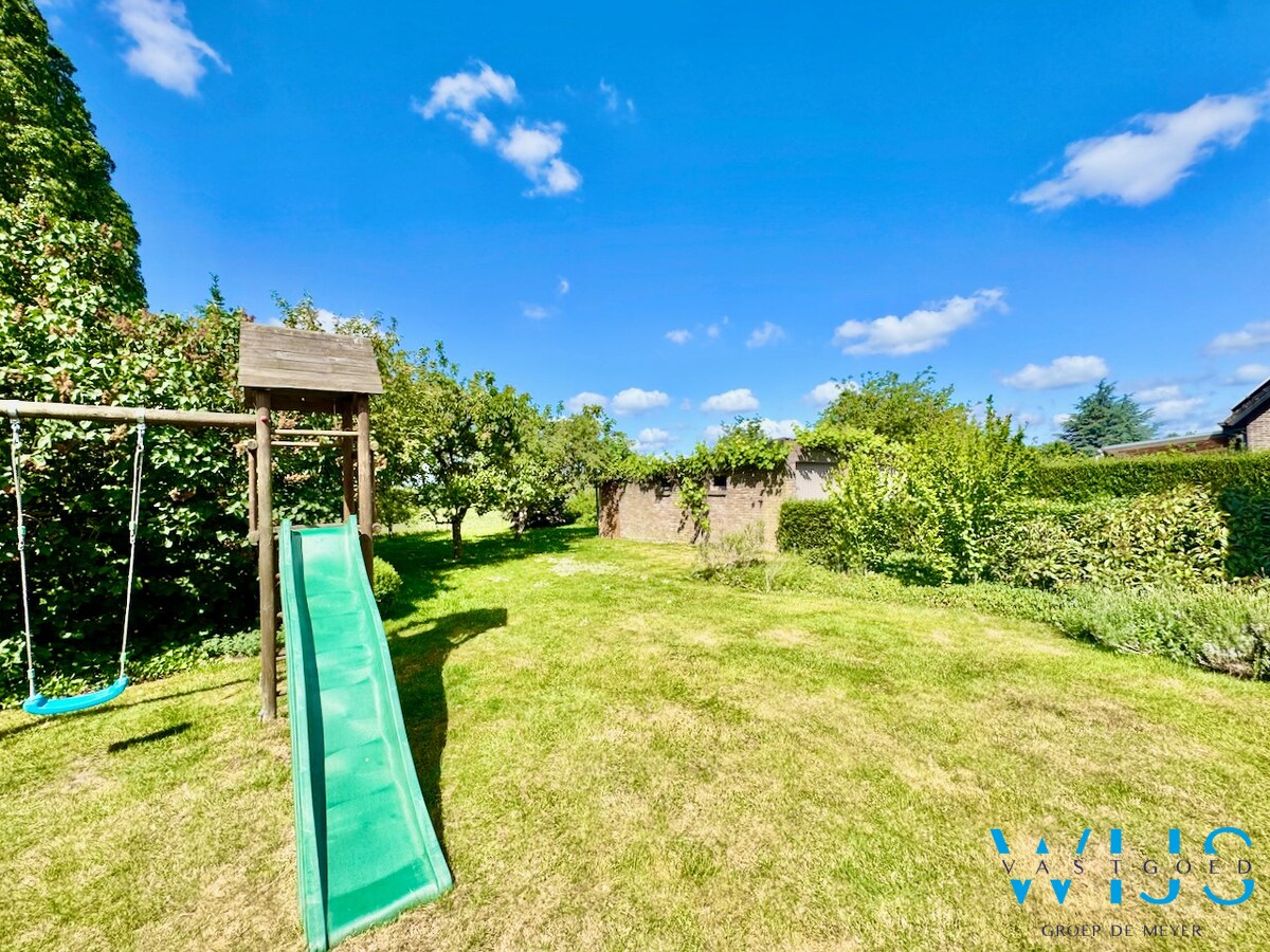 Verrassend ruim woonhuis in het landelijke Sleidinge ! 