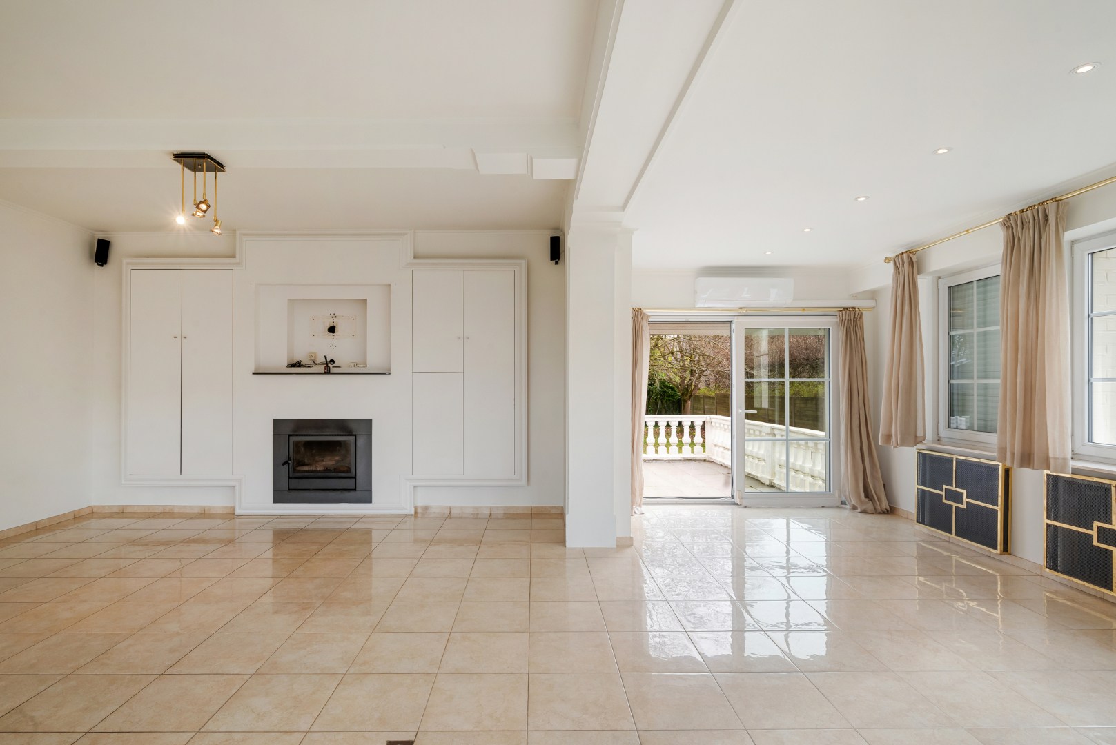 Stijlvolle villa met 5 slaapkamers op mooi perceel van 1325m² 