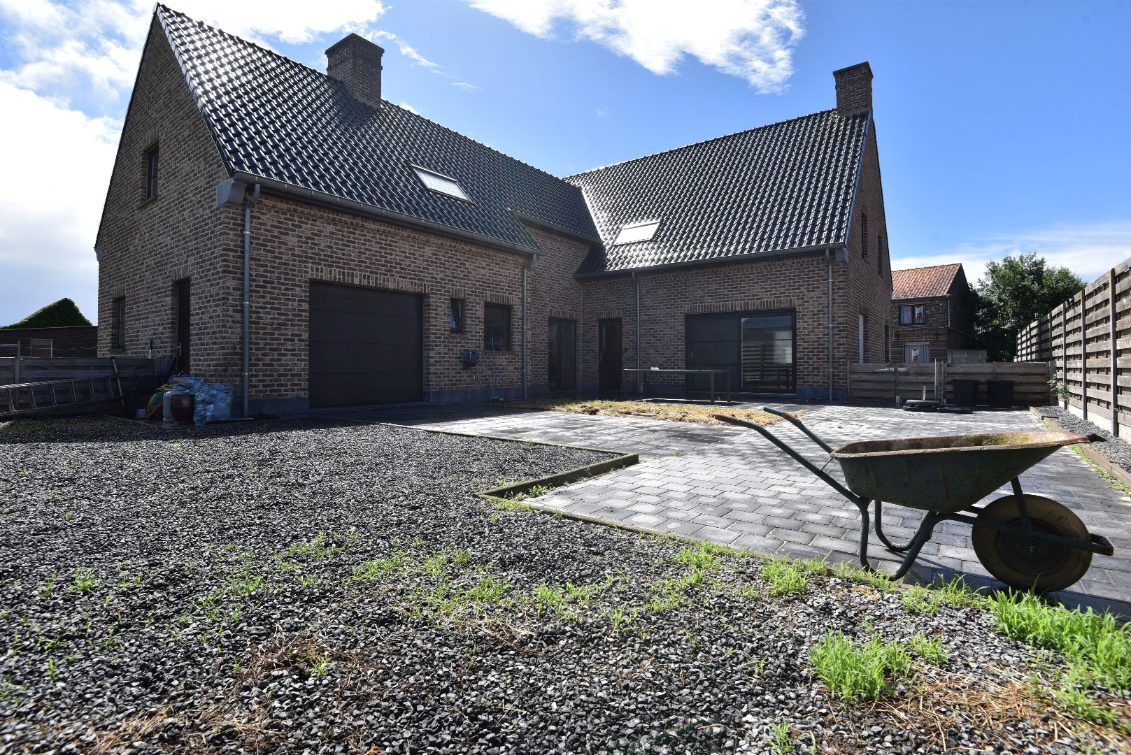 Ruime open bebouwing met 5 slaapkamers te Adegem 