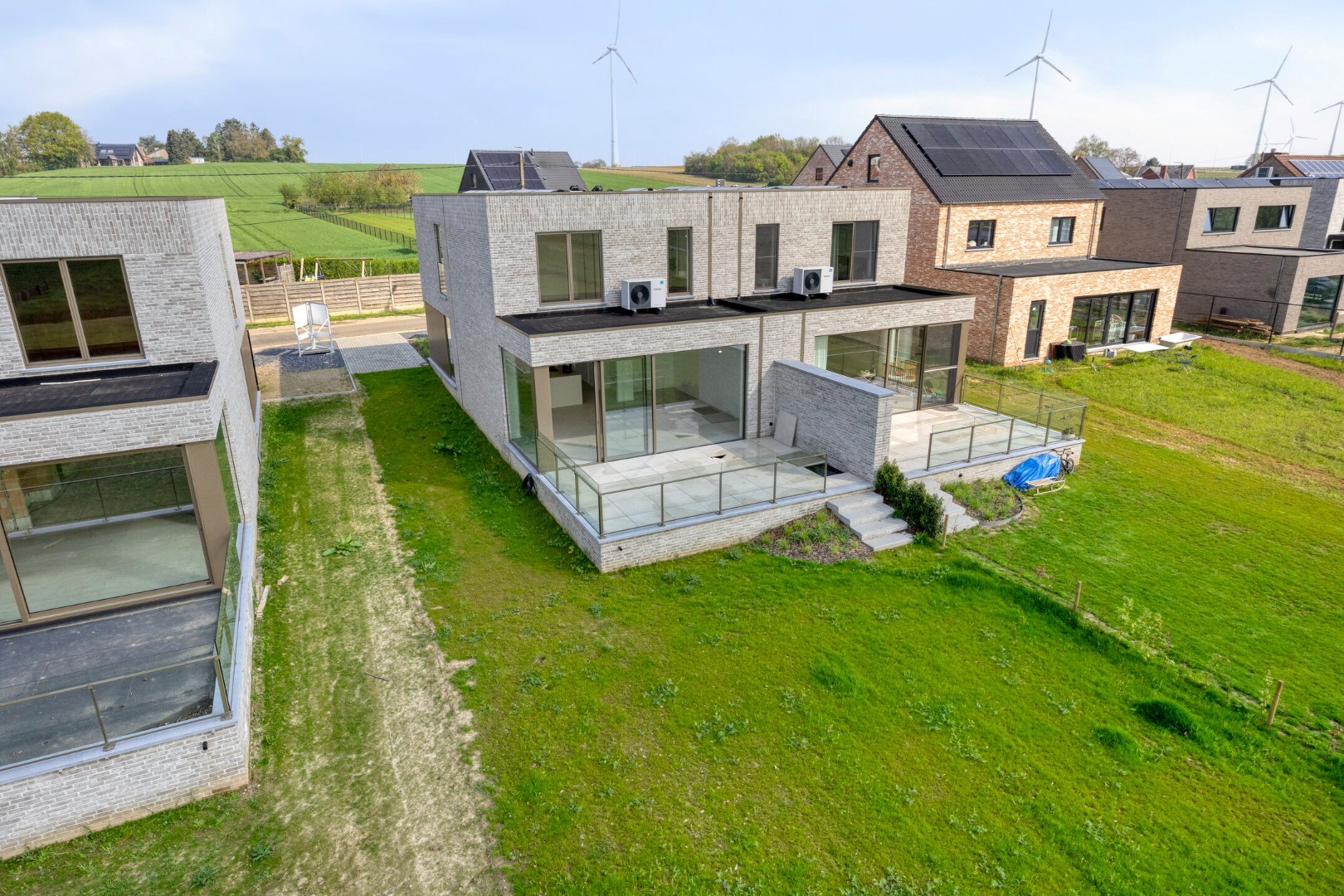 Fantastisch afgewerkte nieuwbouwwoning met 3 slaapkamers, tuin en terras in Assent (Bekkevoort)! – EPC 14 kWh/m² - bewoonbare opp. 177m² 