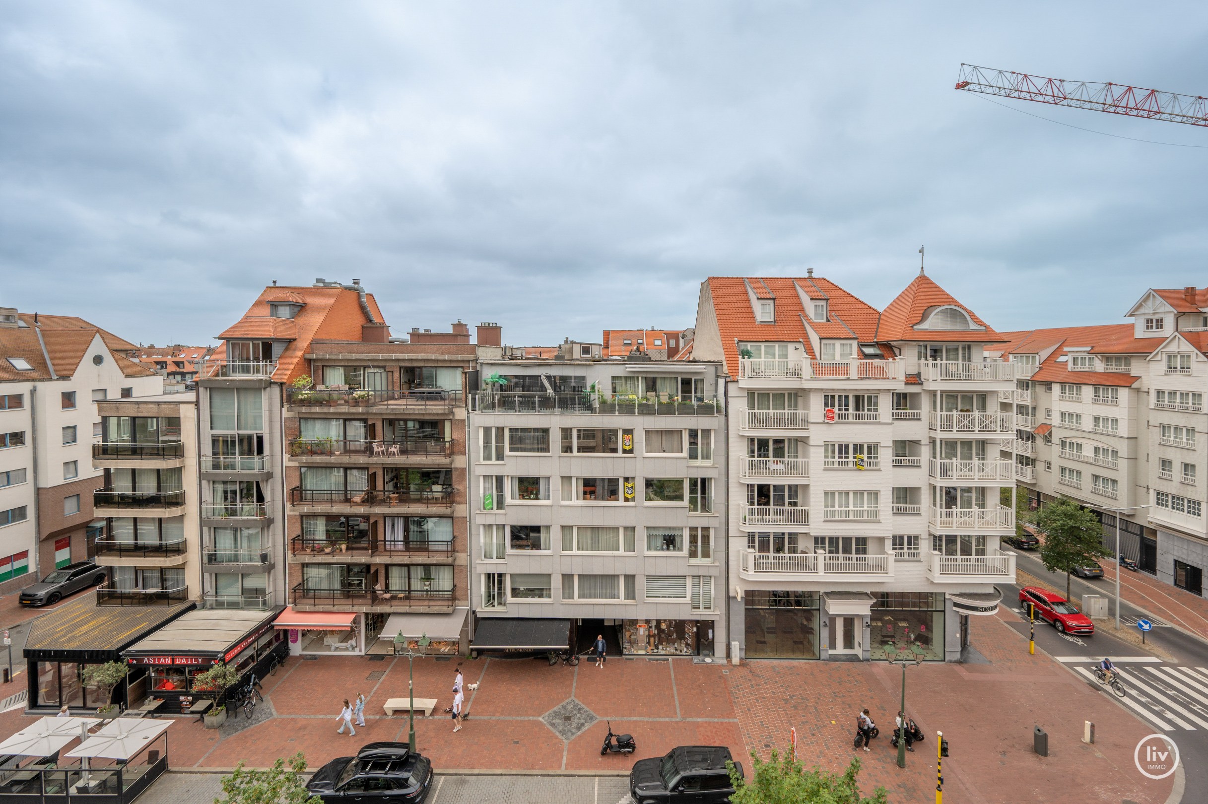 Zuidgericht en tevens instapklaar 4-slaapkamer appartement (159m2!) voorzien van 2 ruime terrassen met mogelijkheid tot aankoop van een XL-garagebox. 