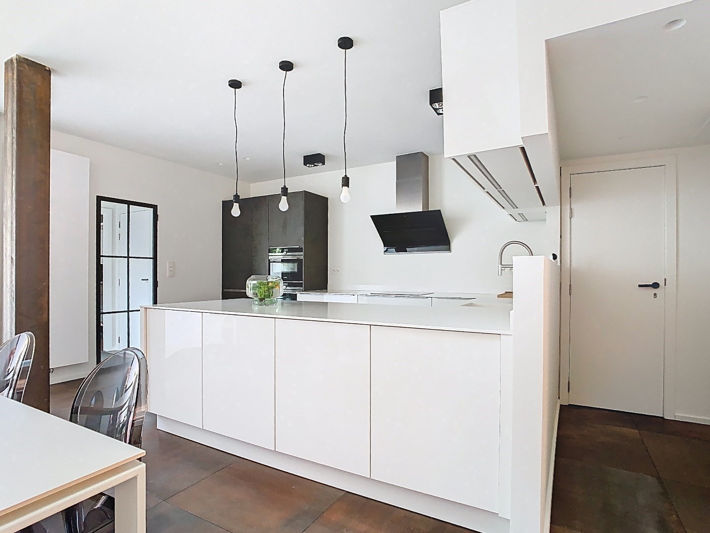 Mooie instapklare herenwoning nabij centrum Brasschaat met 4 slaapkamers 