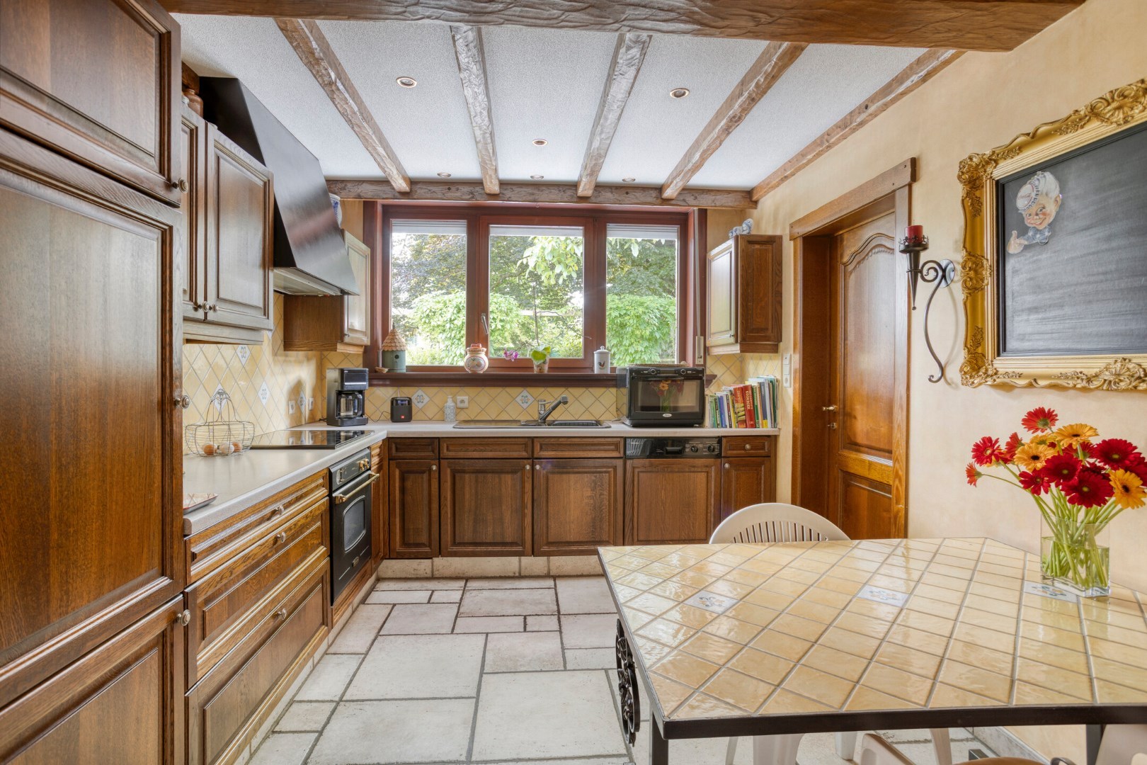 Charmante woning van 256 m2 met 4 slaapkamers te Wommelgem! 