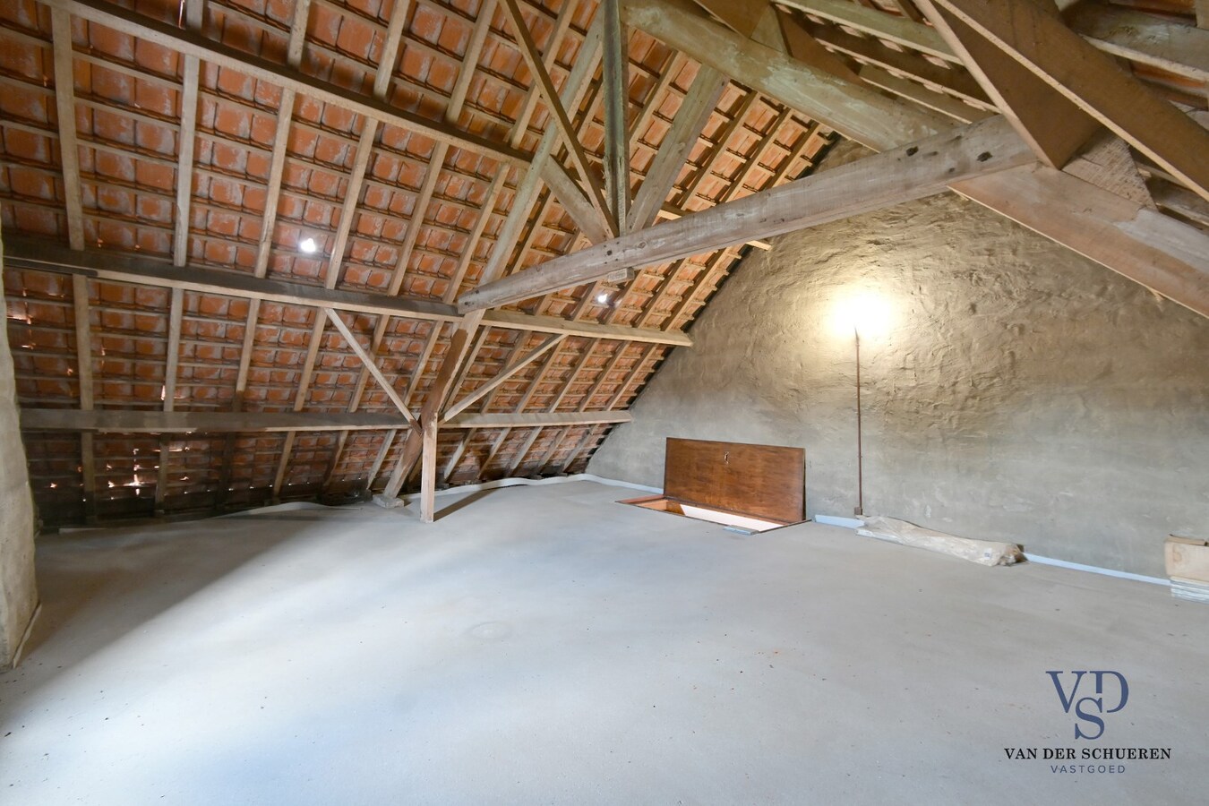 Half Open gezinswoning met potentieel 