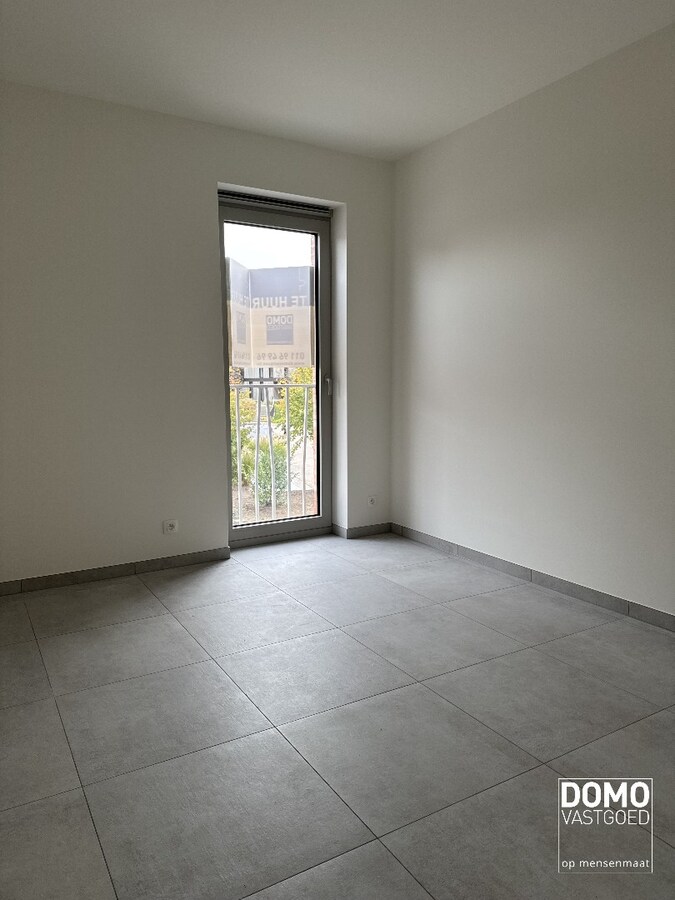 NIEUWBOUWAPPARTEMENT MET 2 SLAAPKAMERS, TERRAS, ONDERGRONDSE AUTOSTANDPLAATS EN KELDERBERGING IN RESIDENTIE "DE KWINT" TE ZONHOVEN 