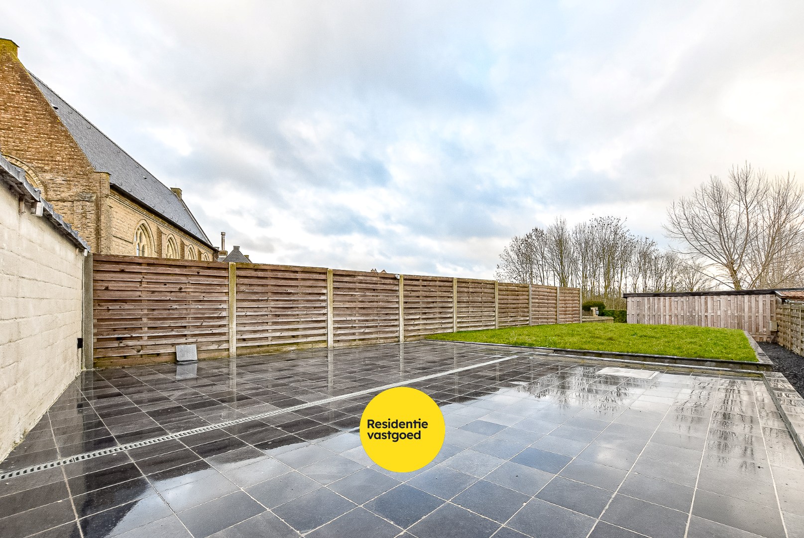 Gezellige halfopen woning met tuin en parking 