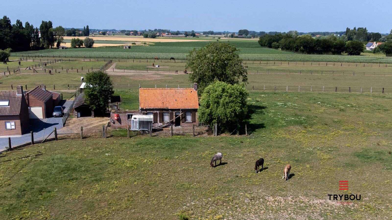 Landelijke, te renoveren woning op 9245 m² in Houthulst op rustige ligging 