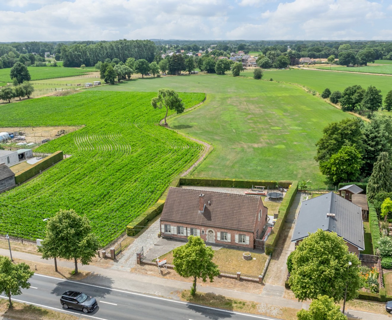 Ruime gezinswoning met 5 slaapkamers en 319 m² bew. opp. te Westerlo! 