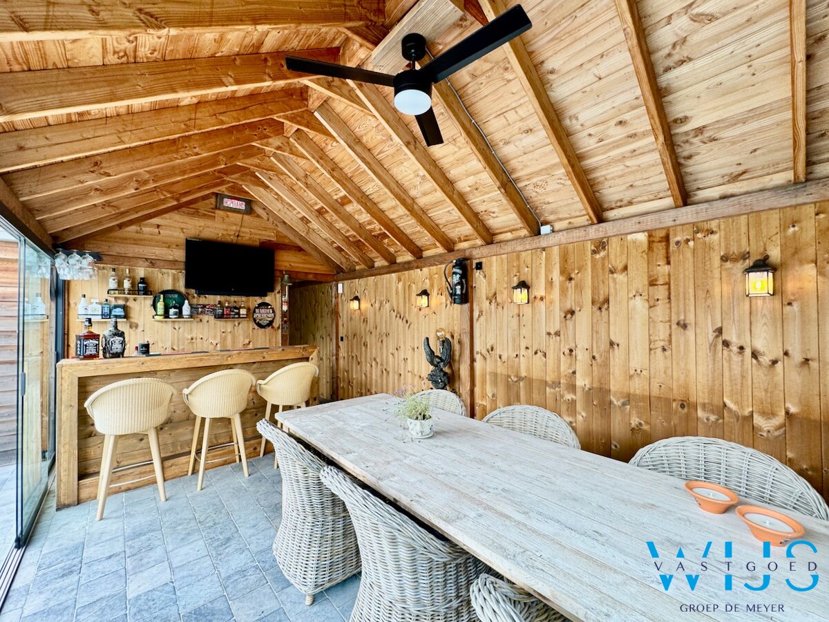 Woonhuis met prachtig zwembad te ERTVELDE ! 